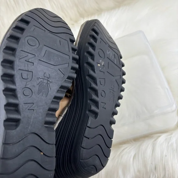 Fly London Silver Wedges Sandals Fashion-Forward Metallic - Picture 6 of 9